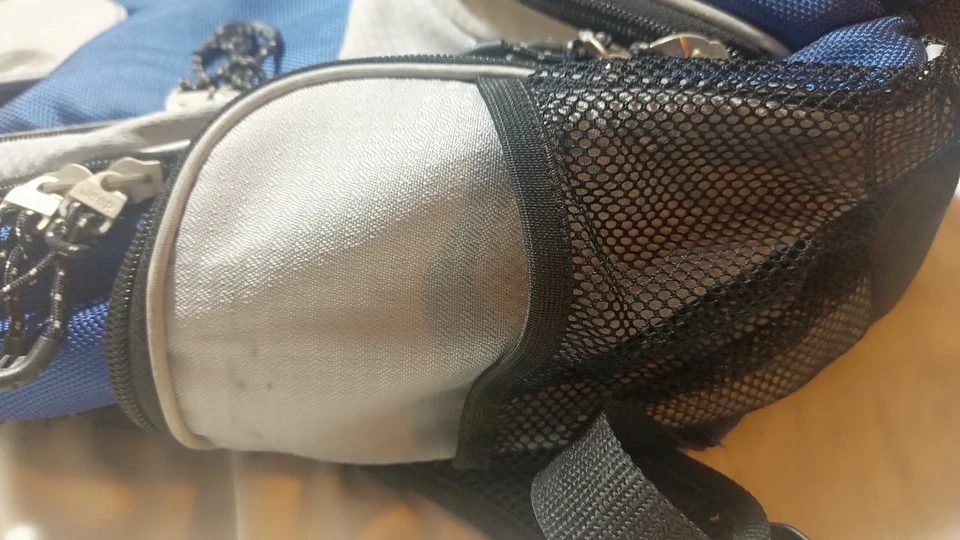 Mochila jeep azul y gris emblema jeep Foto 3 de 4