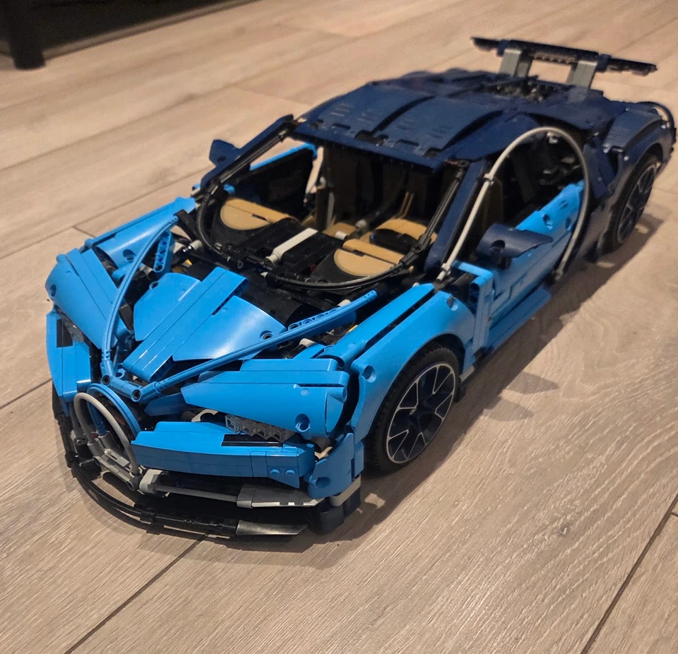 LEGO Technic 42083 Bugatti Chiron, photo 1 of 5
