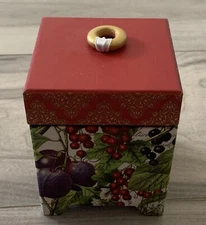 Michel Design Works Currant Boxed Candle Soy Wax 40 Hours Burn Time