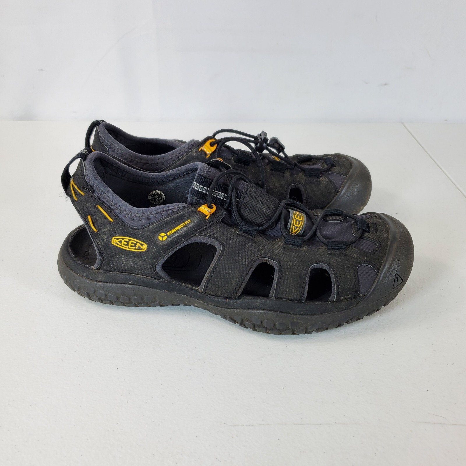 Sandali da trekking Keen da uomo soli neri slip on scarpe da acqua taglia 7 KonnectFit