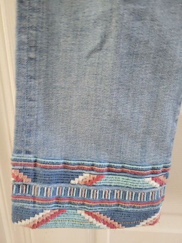 Driftwood Womens Collette Baby Blue aztec cropped jeans size 32 Embroidered hem - Picture 6 of 7