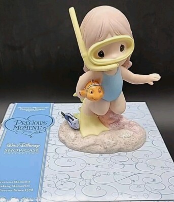 Precious Moments Disney Friends Help You Find Your Way Finding Nemo w/ Label