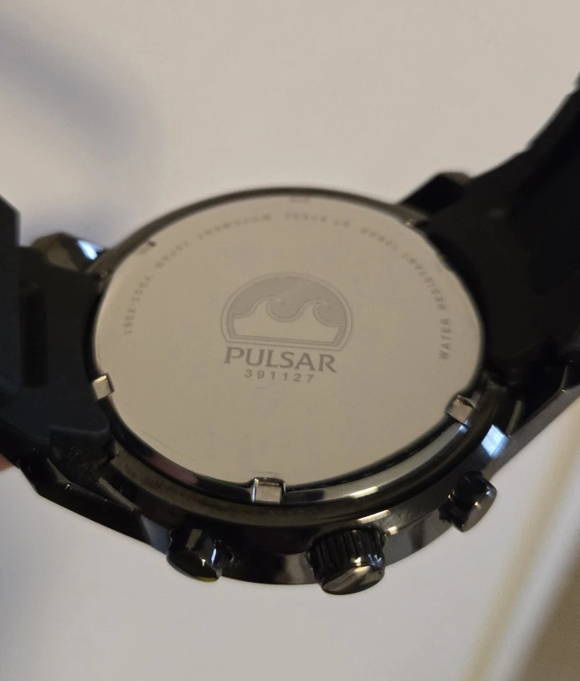 Pulsar PT3207 47mm Black/Orange Mens Watch Rubber Strap *No Visible Wear* - image 2 of 4