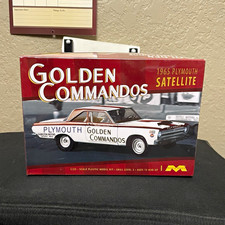 Moebius Models Golden Commandos 1965 Plymouth Satellite 125 Plastic Hemi