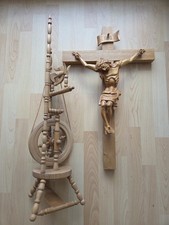 Altes Wandkreuz Holzkreuz ,Kruzifix und Spinnrad 