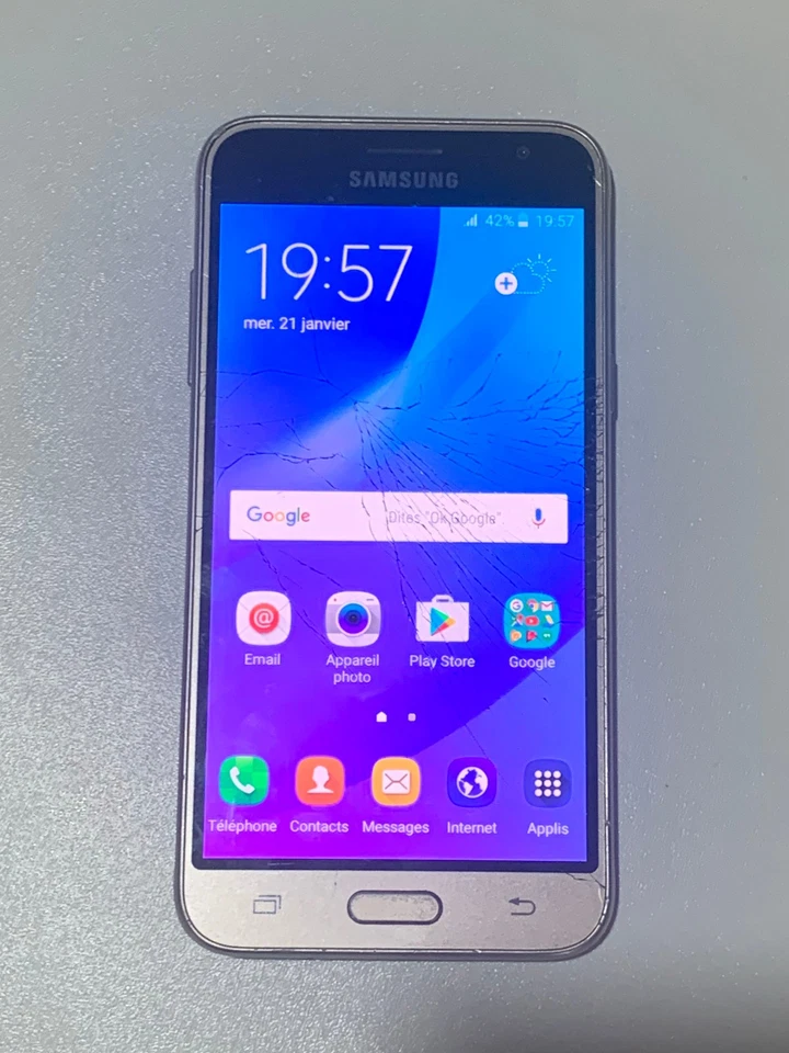 Samsung Galaxy J3 (2016) HS / Ecran A Changé – ReStore Mobile - Photo 1/3