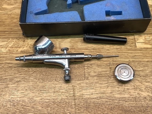 Iwata HP-C Plus Airbrush in Case Nice Used Condition - Picture 3 of 6