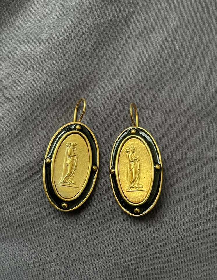 Pendientes Extasia con forma ovalada de color negro y dorado Foto 2 de 4