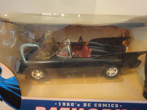Rare! Corgi vintage 1960's Batman Batmobile, 1/24 diecast model car NOS - Picture 3 of 7