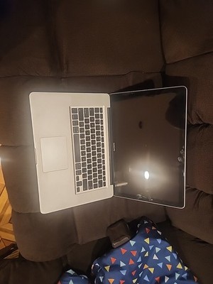 2015 Apple MacBook Pro 15.4'' 256GB SSD /i7/16GB Ram AMD Graphics Retina MacOS
