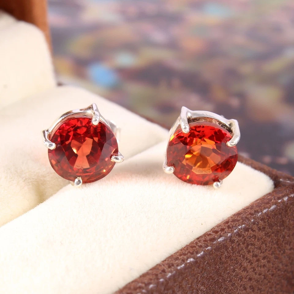 Brincos redondos de ouro branco 14k com safira laranja para o Natal - Imagem 3 de 4