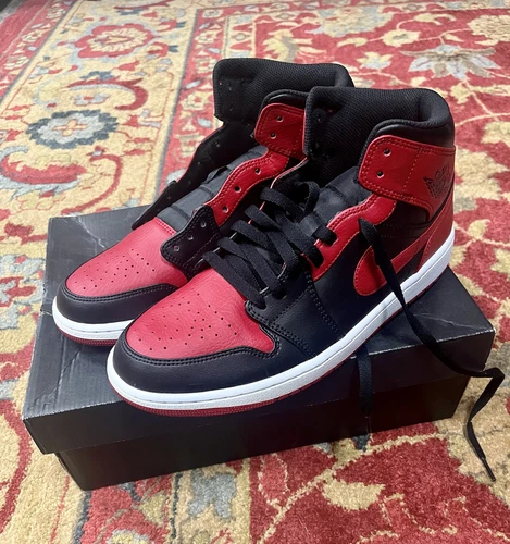 Taglia 10 Air Jordan 1 Mid Bred