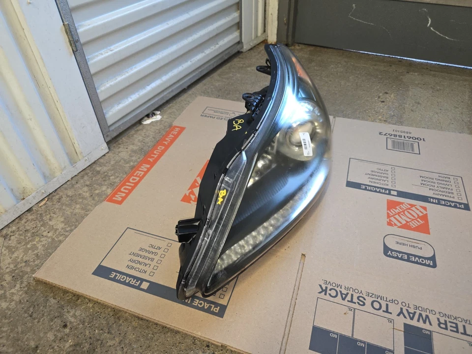 2011 - 2016 HYUNDAI EQUUS LEFT(DRIVER'S SIDE) HID XENON HEADLIGHT OEM - Image 4 of 4