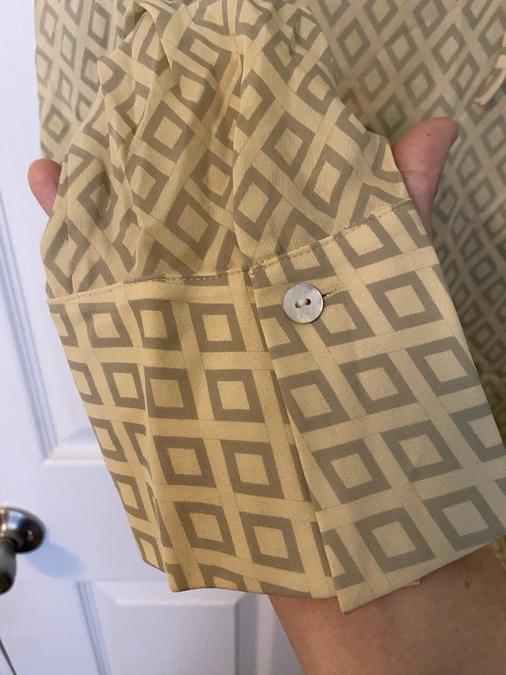 Rena Rowan Fitted Blouse Diamond Pattern 100% Silk Women’s Sz 12 NWT 100% Silk - Image 3 of 4