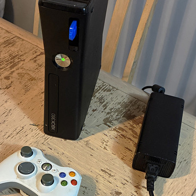 Microsoft Xbox 360 S 4GB Slim Black Console 1080p NTSC-U/C w/ Power & Controller