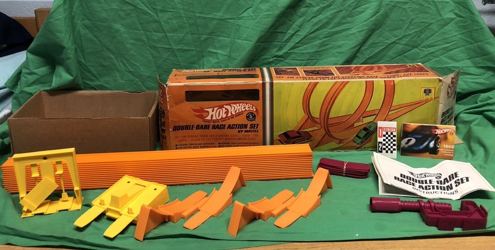 Vintage 1969 Mattel Hot Wheels Redline Double Dare Race Set Complete Minus Cars  