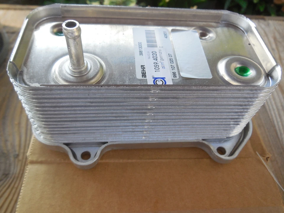 Porsche Boxster Engine Oil Cooler BEHR HELLA SERVICE N E W - Imagem 3 de 4