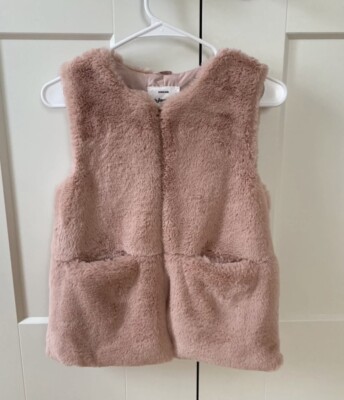 Zara Outerwear Collection Girl's pink faux fur vest size 9/10 140 - Main Image