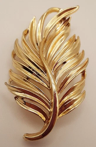 Vintage Signed Lisner Gold Tone Feather Leaf Brooch 2 3/8"