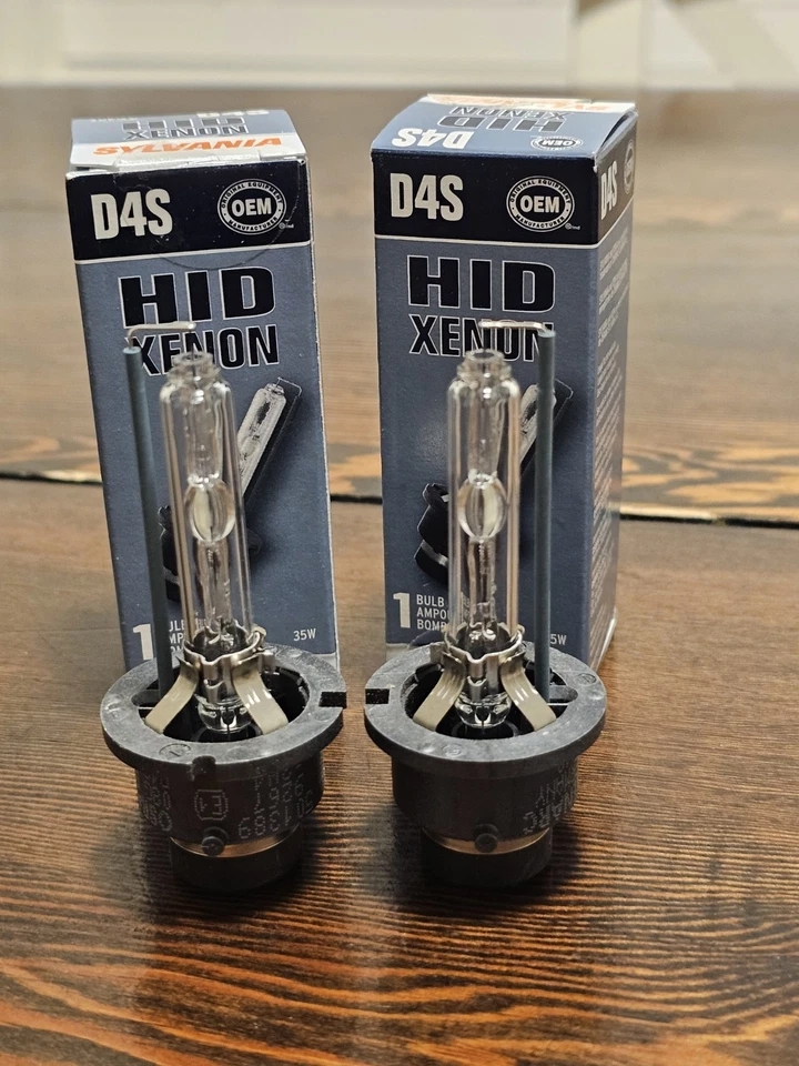 Lot Of 2 Sylvania HID Xenon D4S OEM Lightbulb Replacement for Car Headlight  Foto 2 de 4