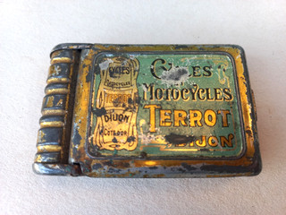 Ancienne Boîte avec Rustines Kit Réparation Crevaison Cycles /Motocycles TERROT