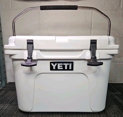 Yeti YR20-89 Roadie 20 Hard Cooler w/ Rubber T-Latches & Stainless
