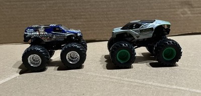 Hot Wheels Monster Jam Lot Of 2 - Alien Invasion & Bounty Hunter - 1:64 Scale