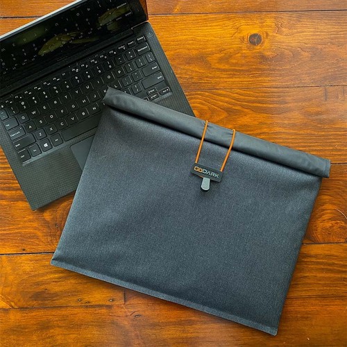 GoDark Large Faraday Sleeve for Laptop, Charcoal, LTSL01 Laptop Case - Foto 3 di 11