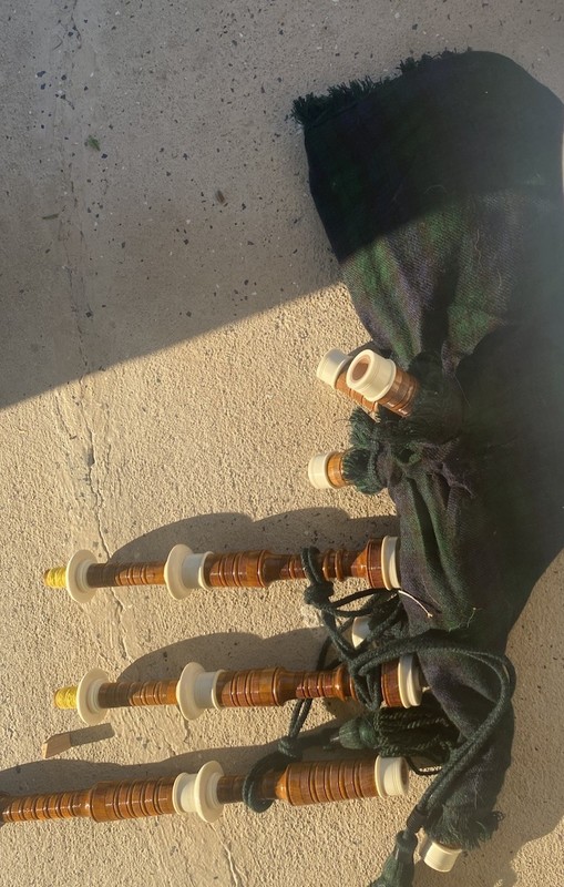 Great Highland Bagpipe Set Wood Body, Bag Included, Brown/Black/White
