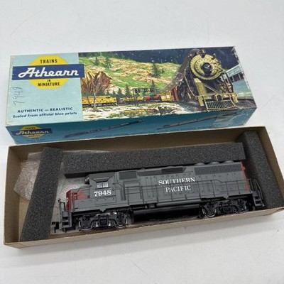 Athearn HO EMD GP40-2  Locomotive  Southern Pacific #7948 Powered Engine Train