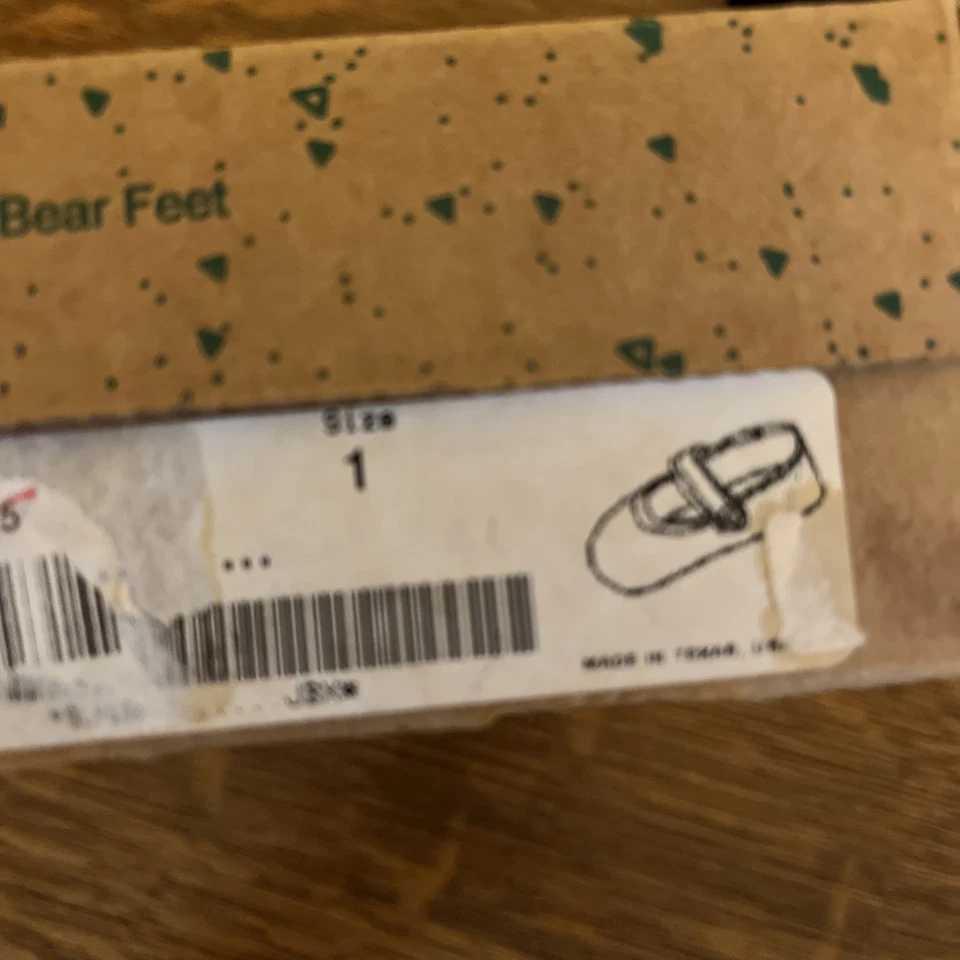 Sapato bebê veludo preto tamanho 1 de pés de urso estilo Mary Jane novo na caixa - Imagem 4 de 4