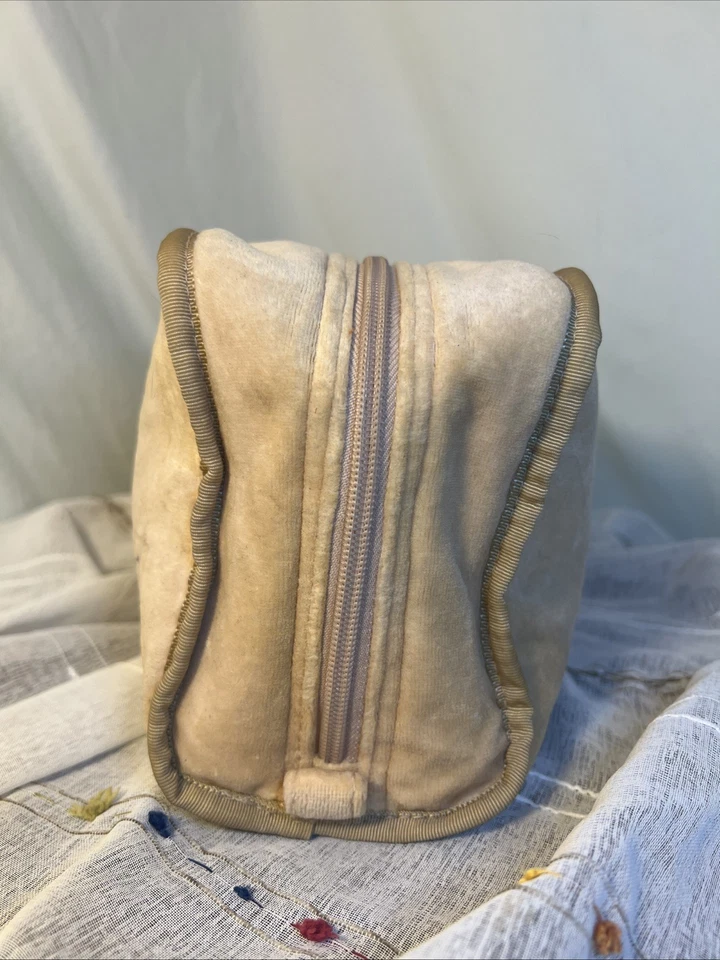 Bolsa de cosméticos o viaje de peluche Saks Fifth Avenue Foto 2 de 4