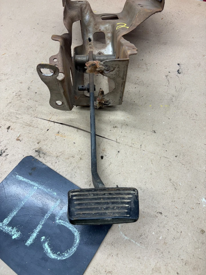 1982 83 84 85 1990 91 92 93 S10 Blazer Jimmy pedal de freno montaje OEM #2 $ Foto 2 de 4