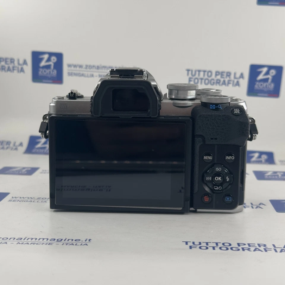 Olympus OM-D E-M10 Mark IV, foto 3 di 5