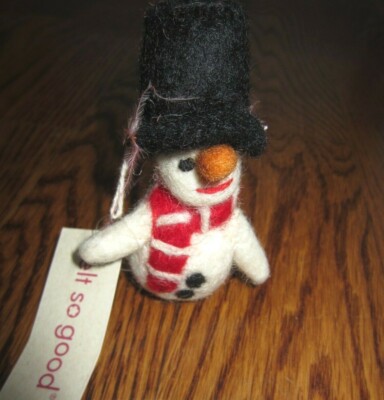 NWT FELTED WOOL SNOWMAN CHRISTMAS ORNAMENT BLACK HAT CARROT NOSE SCARF