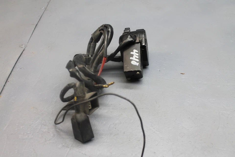 INTERRUPTORES INTERRUPTOR SEÑALES BOCINA MANGO CLIP IZQUIERDO KAWASAKI KZ550A Foto 4 de 4