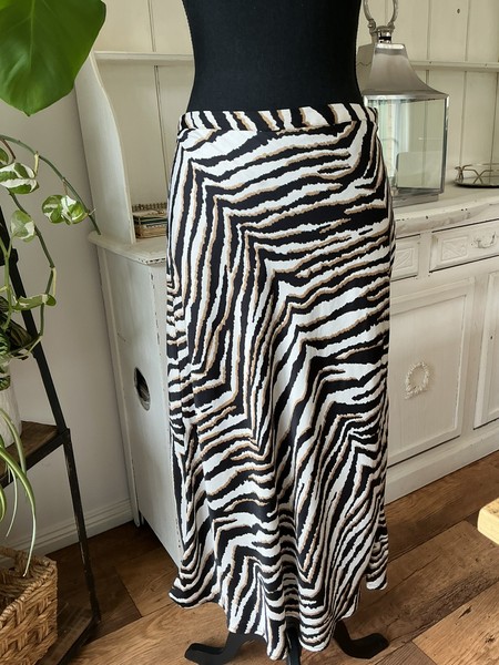 Piper Satin Zebra Animal Print Midi Skirt ~ Size 10
