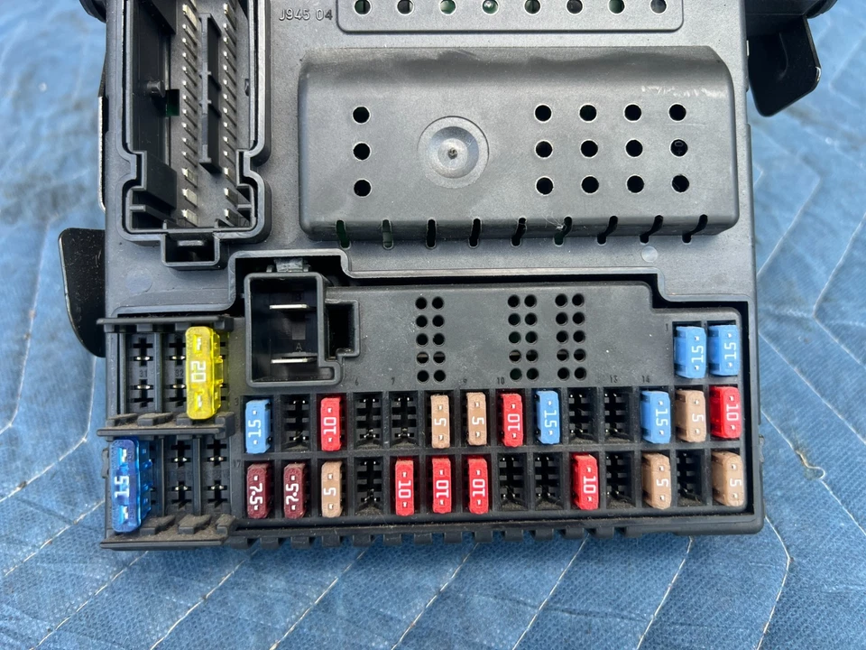 2005-2007 Volvo S60R V70R Central Electronic Module Fuse Box 30728357 OE #3017EM - Image 4 of 4