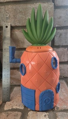SpongeBob Betta Fish Tank  Penn-Plax Pineapple Aquarium.  2000s oop 13'' tall