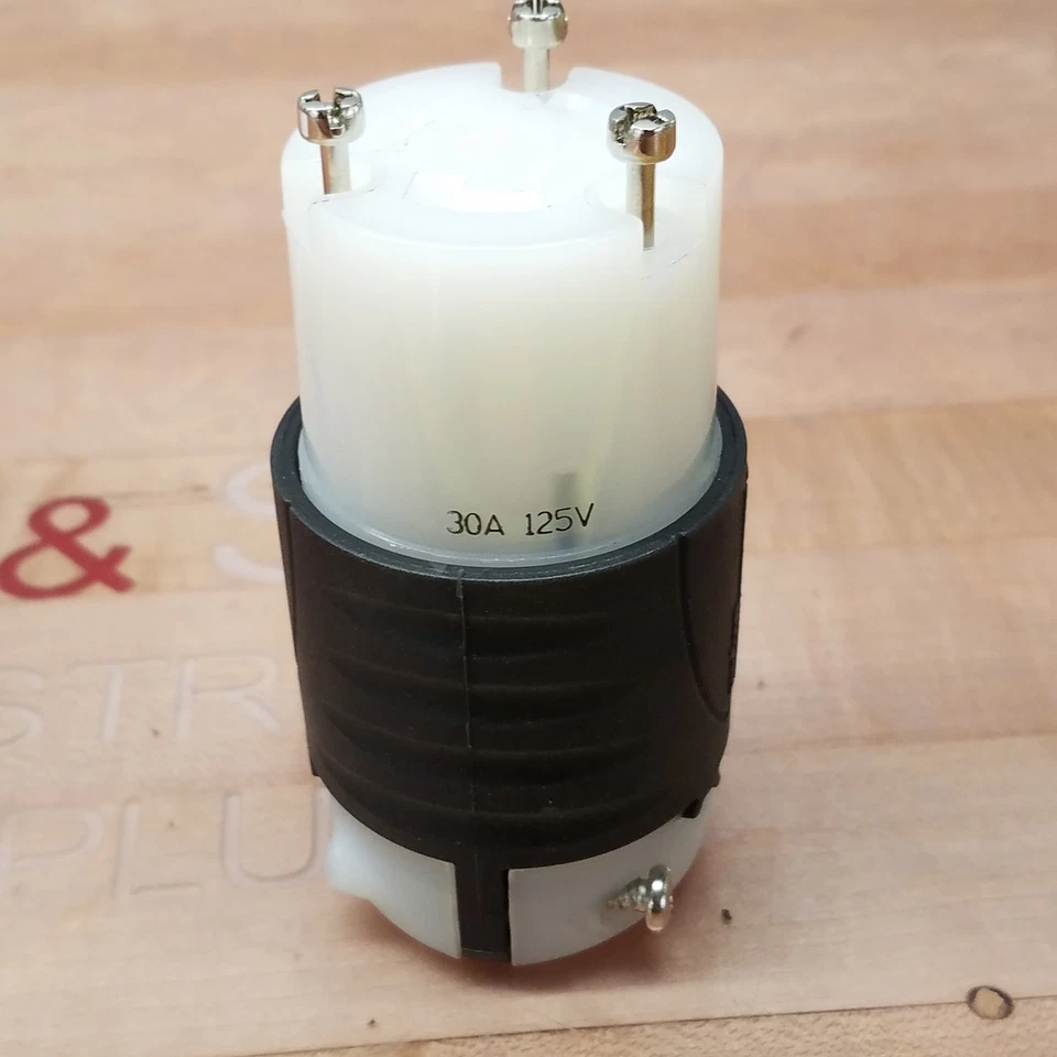 Conector Turnlock Pass & Seymour Legrand L530C, 30A, 125V, 2P, 3W, NEMA L5-30R - Imagem 4 de 4