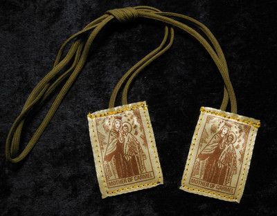 VINTAGE CATHOLIC Scapular POCKET SHRINE RELIC Our Lady of Mount Carmel (z3/5)