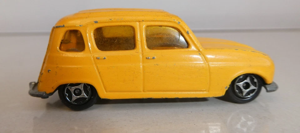 # 301894 Norev Mini jet voiture Renault 4L jaune Made in France 1960’s - Photo 4/4