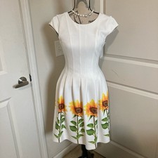 Calvin Klein Ivory Sunflower Fit & Flare Dress Size 2 Pleated Skirt Short Sleeve