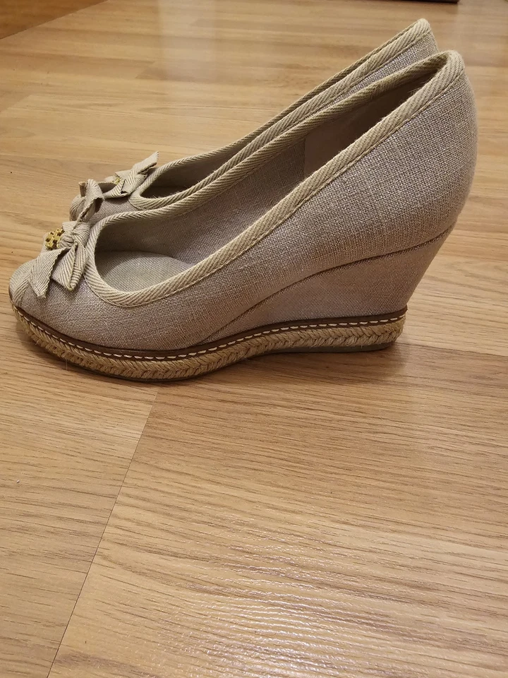 Tory Burch 5 M Jackie Peep Toe Dije Arco Cuña Alpargata Lona Zapatos Tostado Dorado Foto 3 de 4