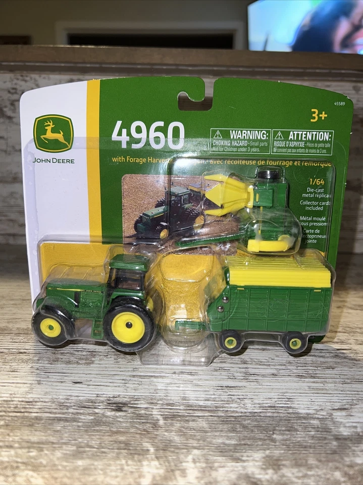 1/64 Scale John Deere 4960 Tractor with Forage Harvester & Wagon Set Ertl - Image 2 of 4