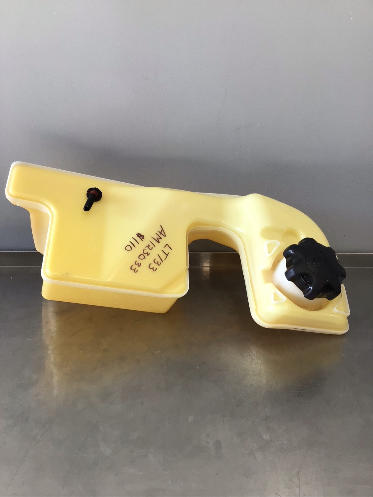 John Deere LT133 LT150 LT155 LT160 LT166 LT170 Fuel Gas Tank AM123033