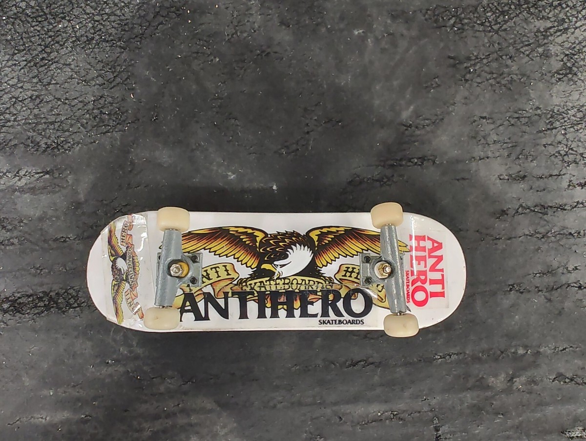 ANTI HEROスケートボード SHAPED EAGLE8.5 ANTI-HERO SHAPED EAGLE DECK-8.75