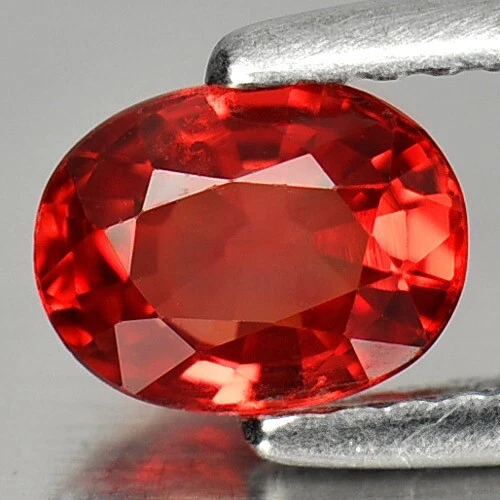 Zafiro rojo 1,04 quilates Forma ovalada 6,7 x 5 mm. Piedras preciosas naturales de Tanzania Foto 4 de 4