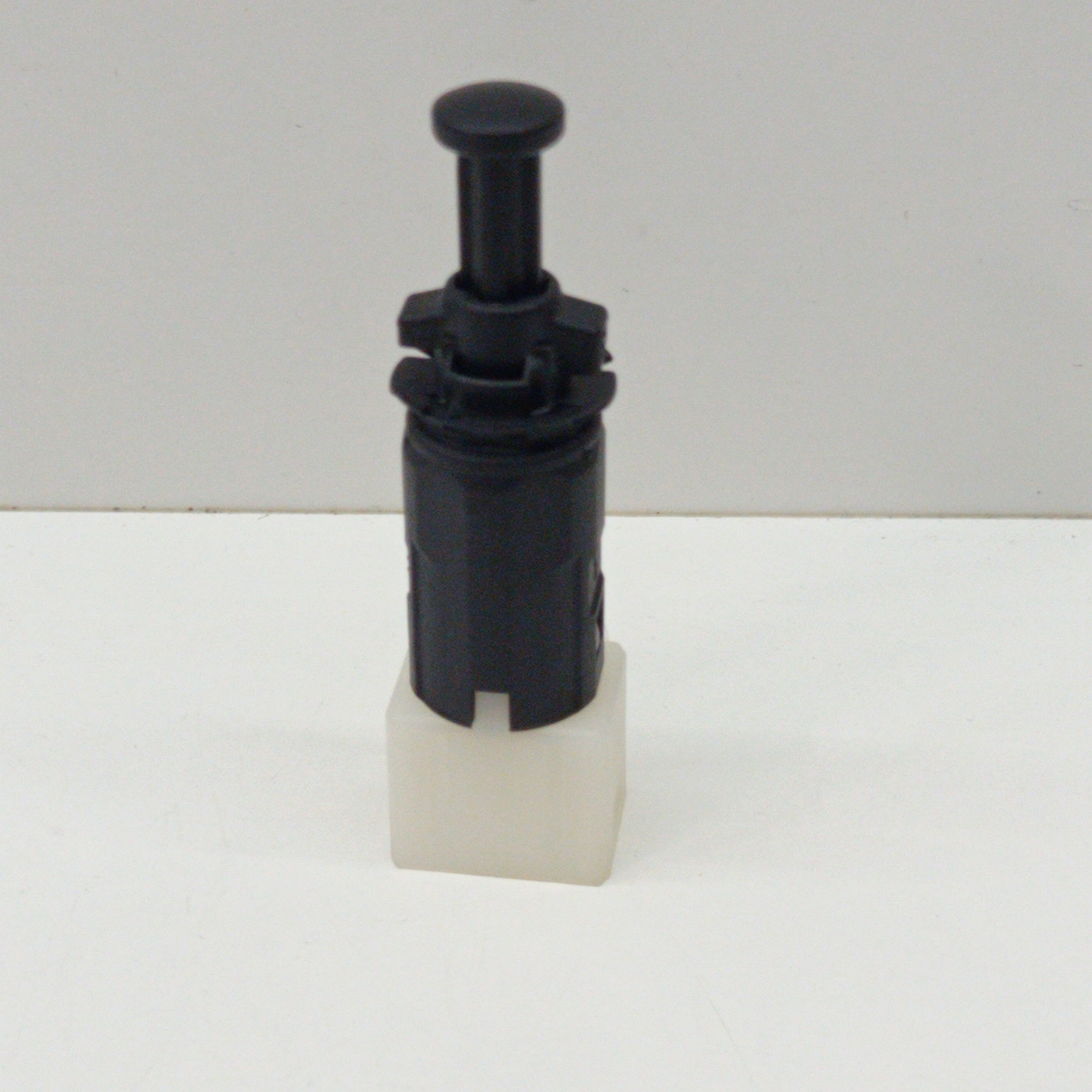 INTERRUTTORE LUCE FRENO RENAULT CLIO - KANGOO FACET PER 7700414988