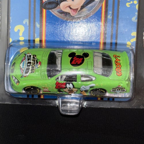 Disney Goofy 2004 Daytona 500 Diecast Car New in Package NASCAR Licensed #41913 - Picture 2 of 6